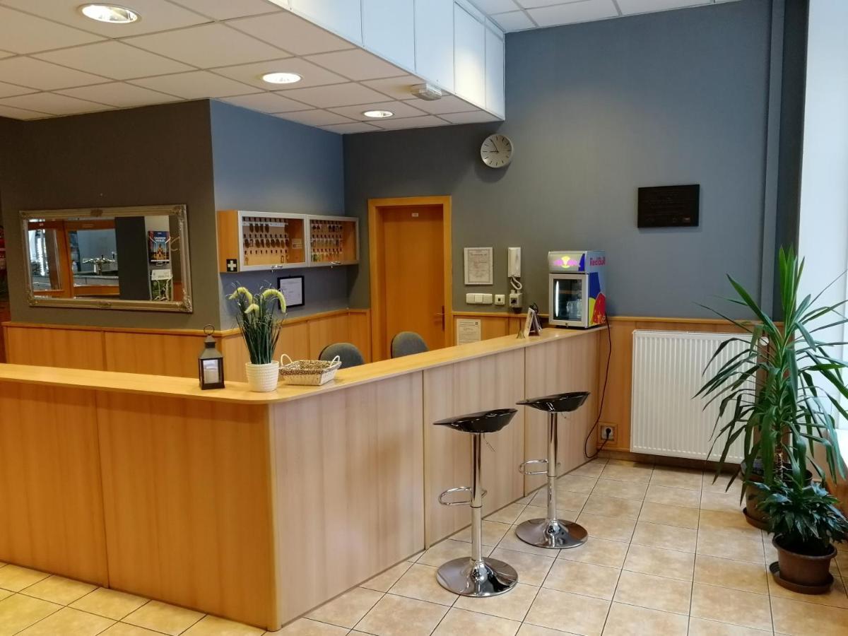 Vzdelavaci Stredisko A Hotel Varnsdorf Extérieur photo
