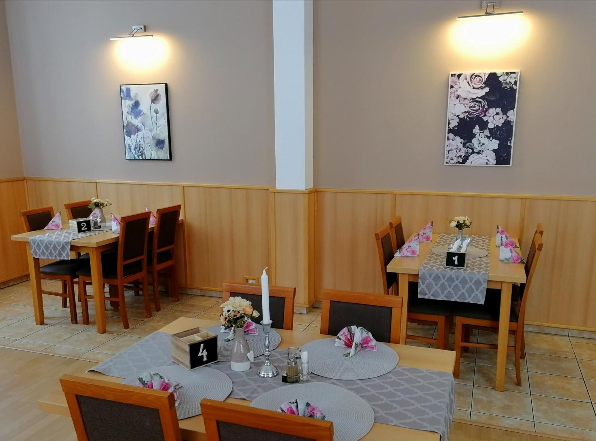 Vzdelavaci Stredisko A Hotel Varnsdorf Extérieur photo