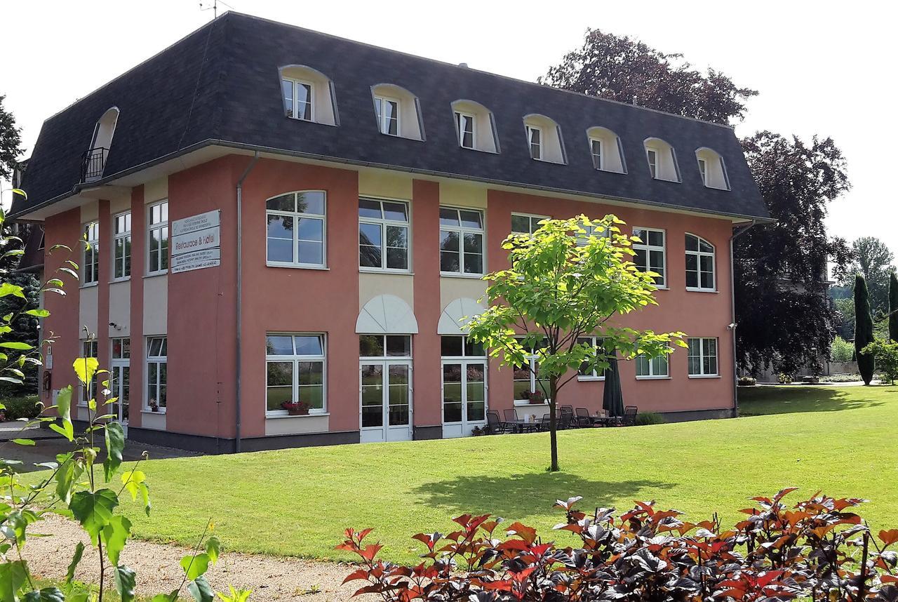 Vzdelavaci Stredisko A Hotel Varnsdorf Extérieur photo