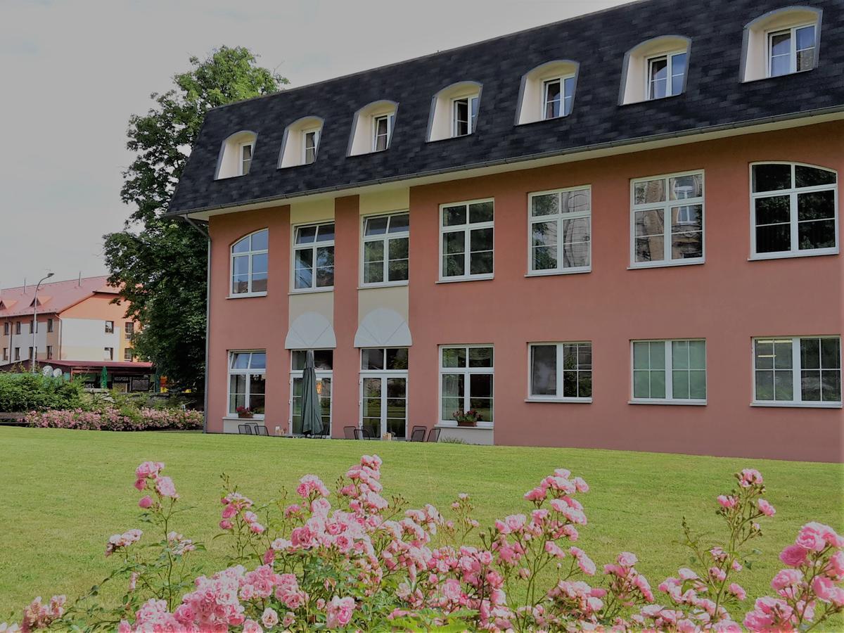 Vzdelavaci Stredisko A Hotel Varnsdorf Extérieur photo