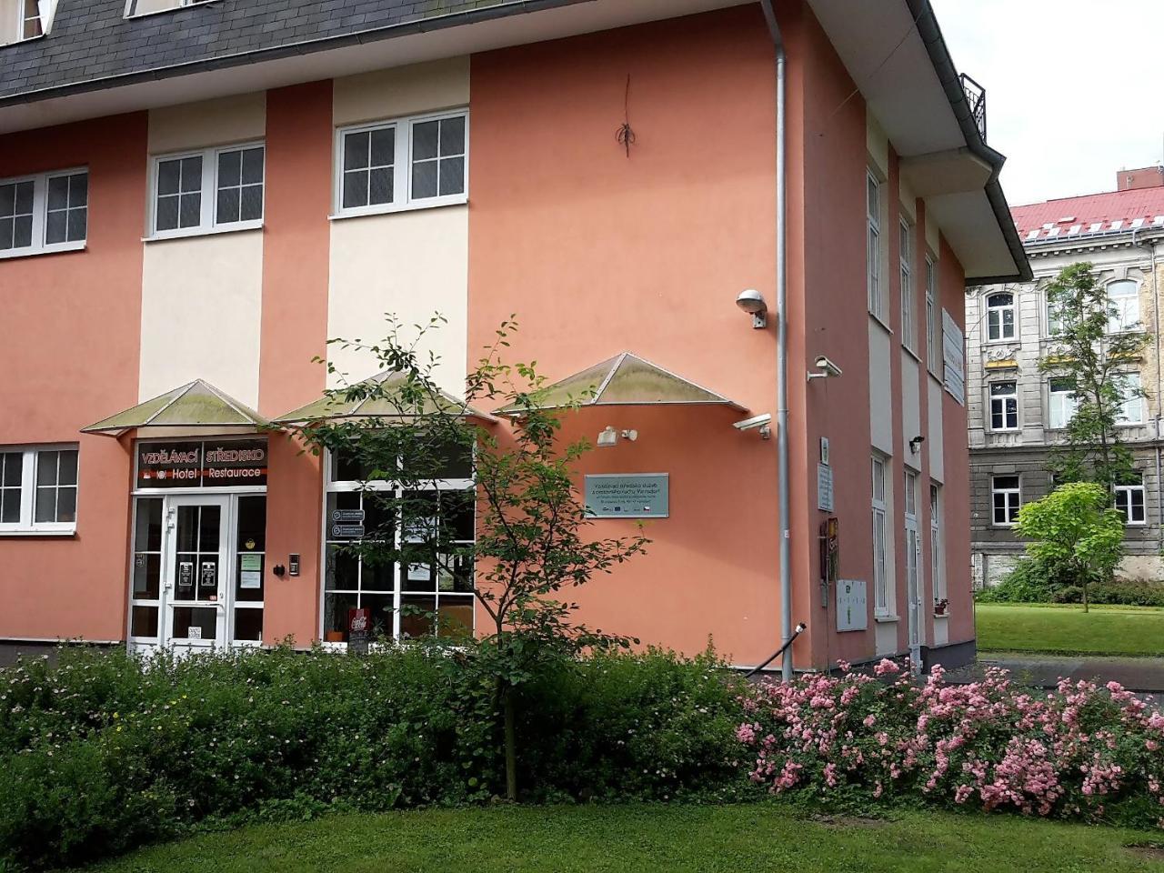 Vzdelavaci Stredisko A Hotel Varnsdorf Extérieur photo